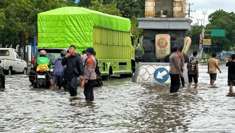 Curah Hujan yang Tinggi, Beberapa Area Pusat Kota Bitung Tergenang Air Hingga 30cm