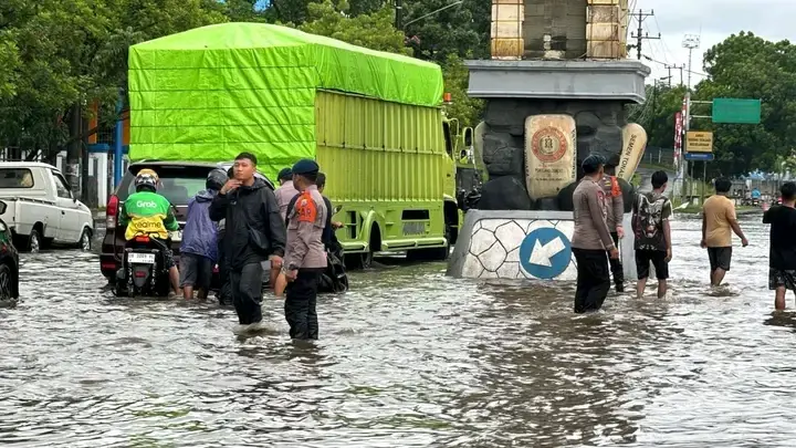 Curah Hujan yang Tinggi, Beberapa Area Pusat Kota Bitung Tergenang Air Hingga 30cm