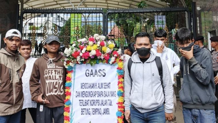 GAASS Kirimkan Papan Bunga di Kejagung RI untuk Kasus KKN Tol HA