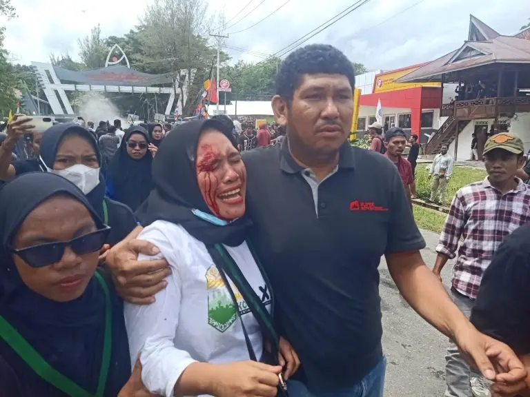 Ketua KOHATI BADKO Malut di Pukul Aparat, Kapolres Halsel Wajib di Copot
