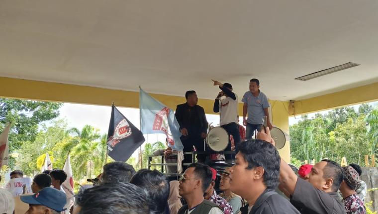 Ratusan Tokoh Pemuda Banyuasin Gelar Aksi, Tuntut Ketua DPRD Abdul Rais Mundur
