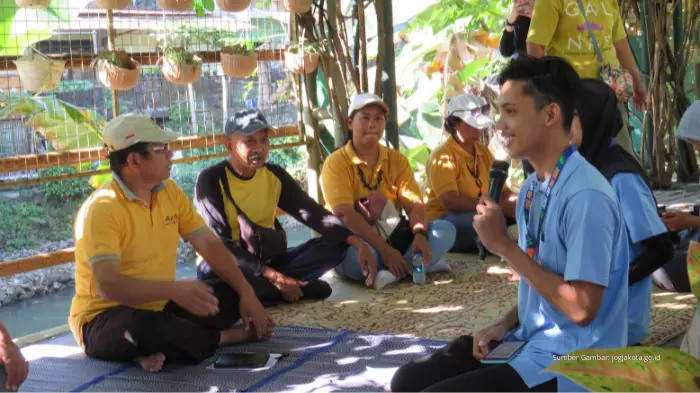 Mahasiswa UNY dan Warga Guyub Jaga Sungai Code Lewat Aksi Edukatif dan Humanis