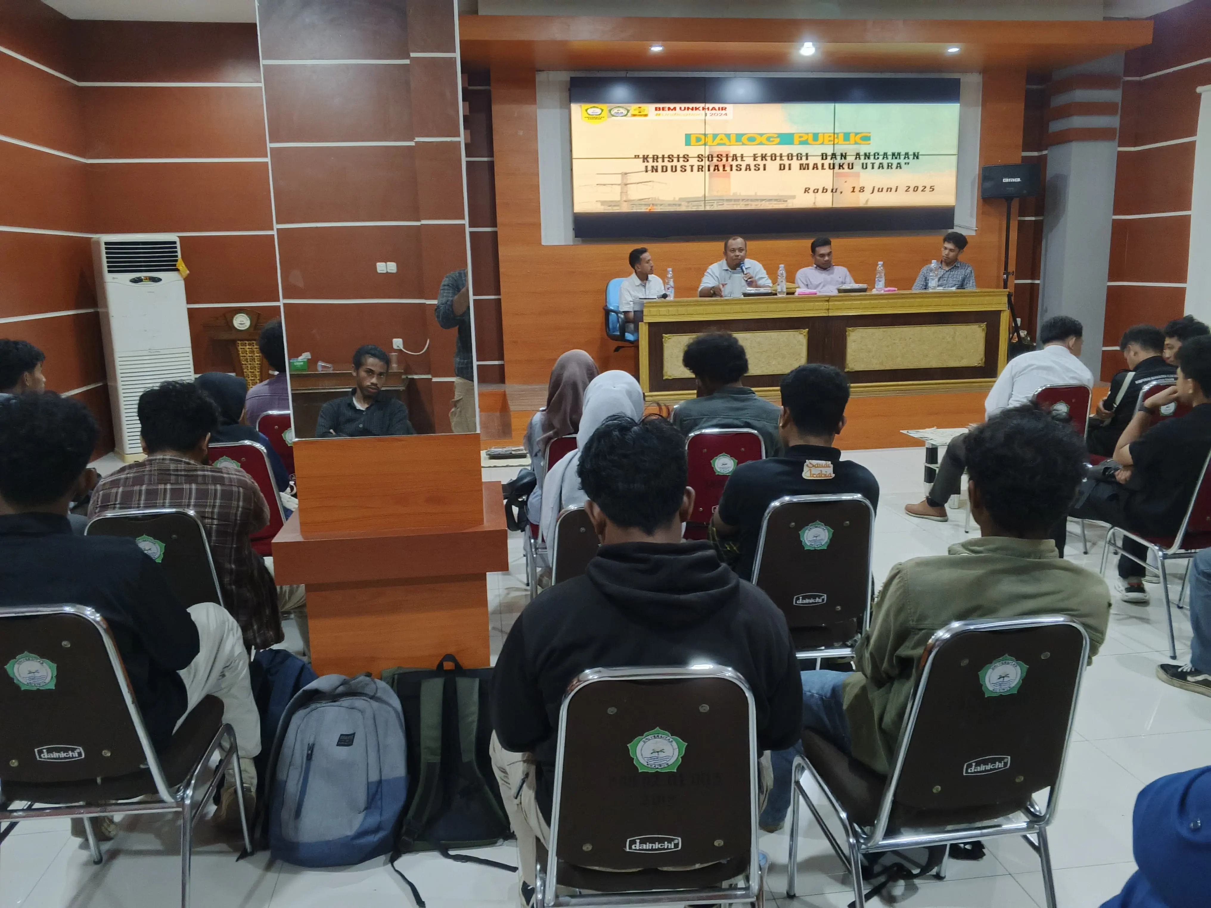 Menyoroti Ancaman Industrilisasi Pertambangan di Maluku Utara, BEM Unkhair Menggelar Dialog Publik
