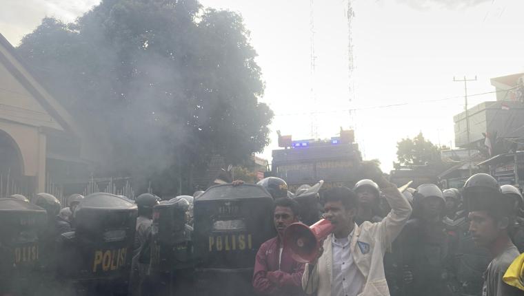 PD PII Kota Ternate dan Aliansi Malut Menggugat  Demo di Depan DPRD Kota Ternate