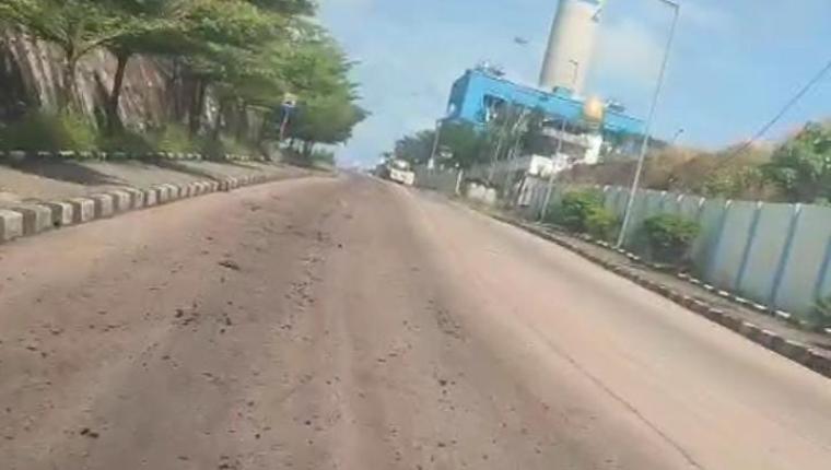 Batu Bara Tercecer dan Cemari Jalan Kawasan PLTU Suralaya, Warga Keluhkan Dampaknya