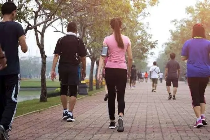 Manfaat Jalan Pagi untuk Kesehatan Fisik dan Mental