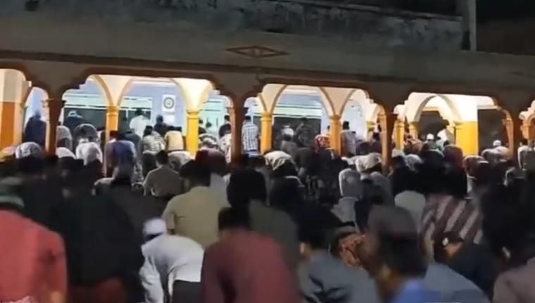 Viral, Salat Tarawih Cepat di Blitar