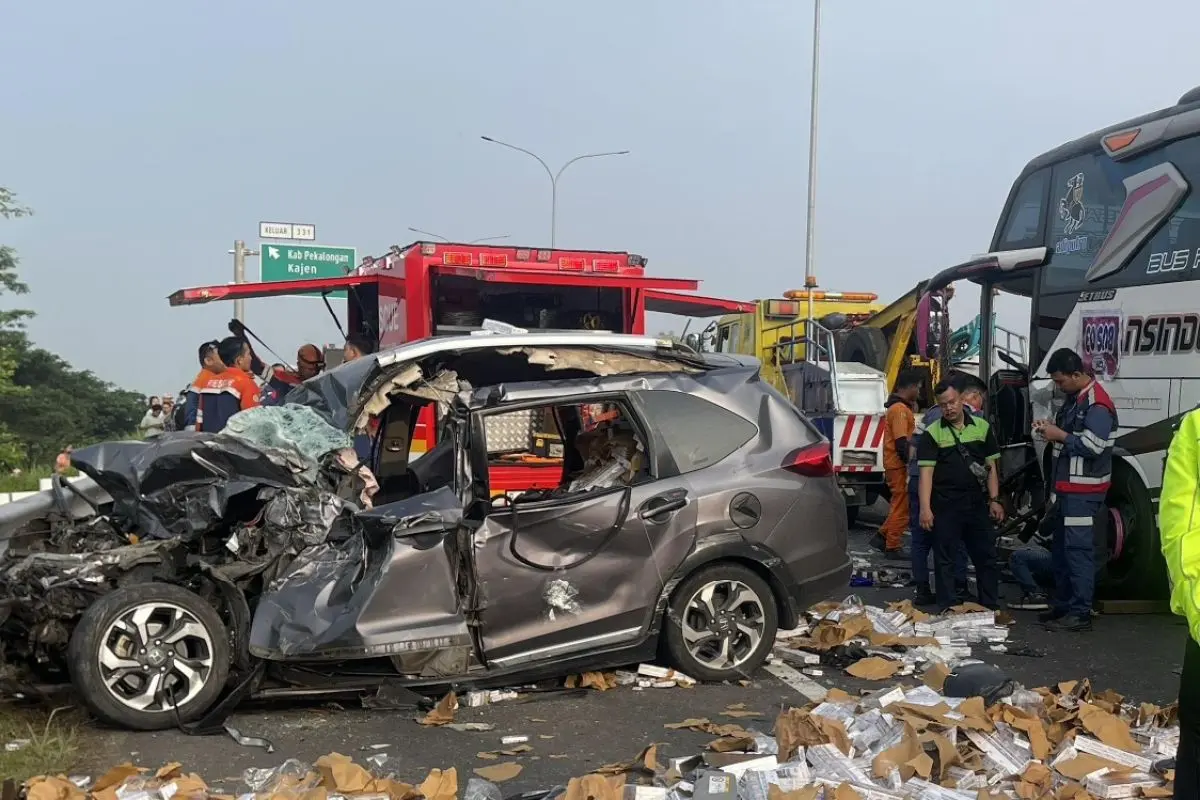 Adu Banteng Mobil BR-V dan Bus di Tol Pekalongan, Dua Warga Bogor Jadi Korban
