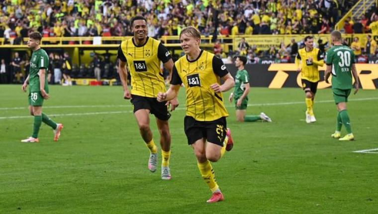 Borussia Dortmund Tundukkan Gladbach 3-2 di Signal Iduna Park