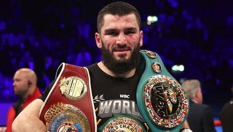 Artur Beterbiev Siap Comeback, Hadapi Deon Nicholson Tanpa Pertaruhkan Gelar