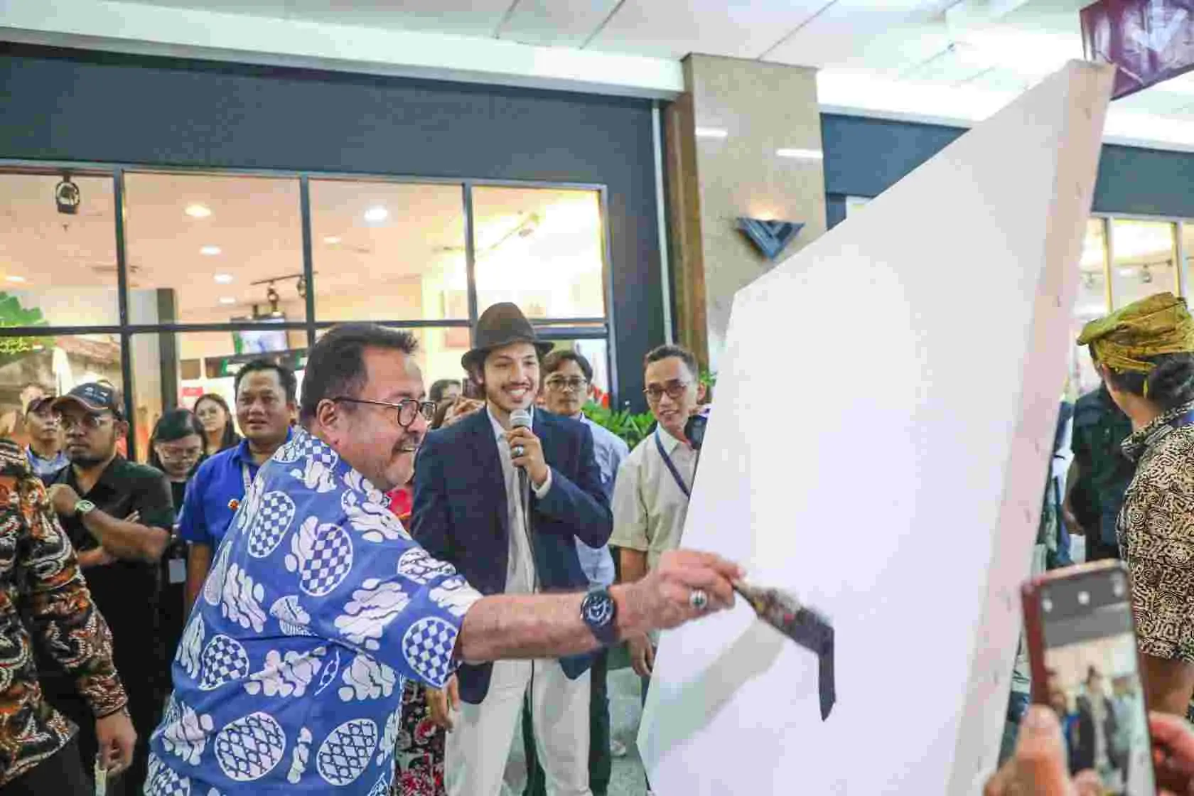Kunjungi Pameran Seni Bill Mohdor Studio, Wagub Rano Ingin Kerja Sama Bidang Ekonomi Kreatif Terus Meningkat