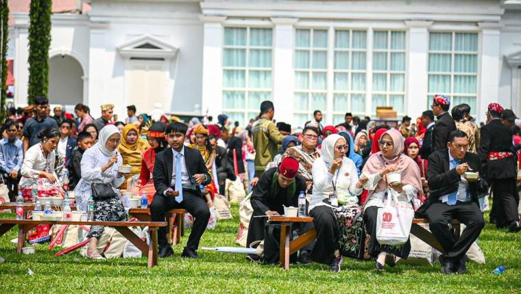 ‘Tabola Bale’ Bikin Istana Merdeka Berpesta, Presiden Prabowo Ikut Bergoyang Bersama Masyarakat