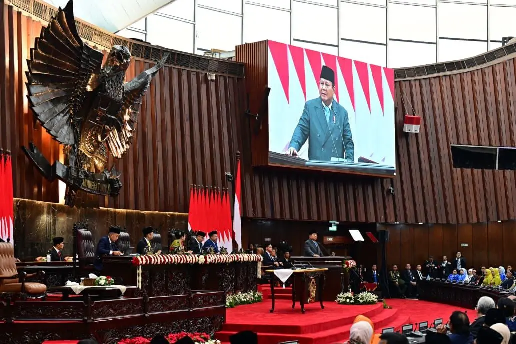Usai Pidato Kenegaraan, Presiden Prabowo Hampiri Tokoh Nasional dan Tamu Internasional