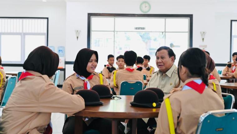 Siswa SRMA Margaguna Gembira dan Haru Saat Disapa Presiden Prabowo