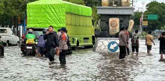 Curah Hujan yang Tinggi, Beberapa Area Pusat Kota Bitung Tergenang Air Hingga 30cm