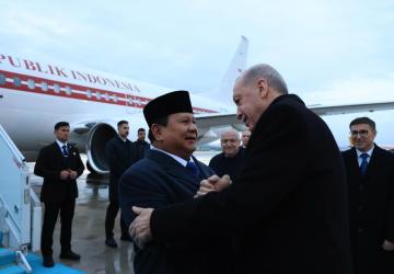 Tiba di Ankara, Presiden Prabowo Disambut Langsung Presiden Erdoğan