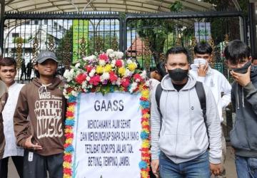 GAASS Kirimkan Papan Bunga di Kejagung RI untuk Kasus KKN Tol HA