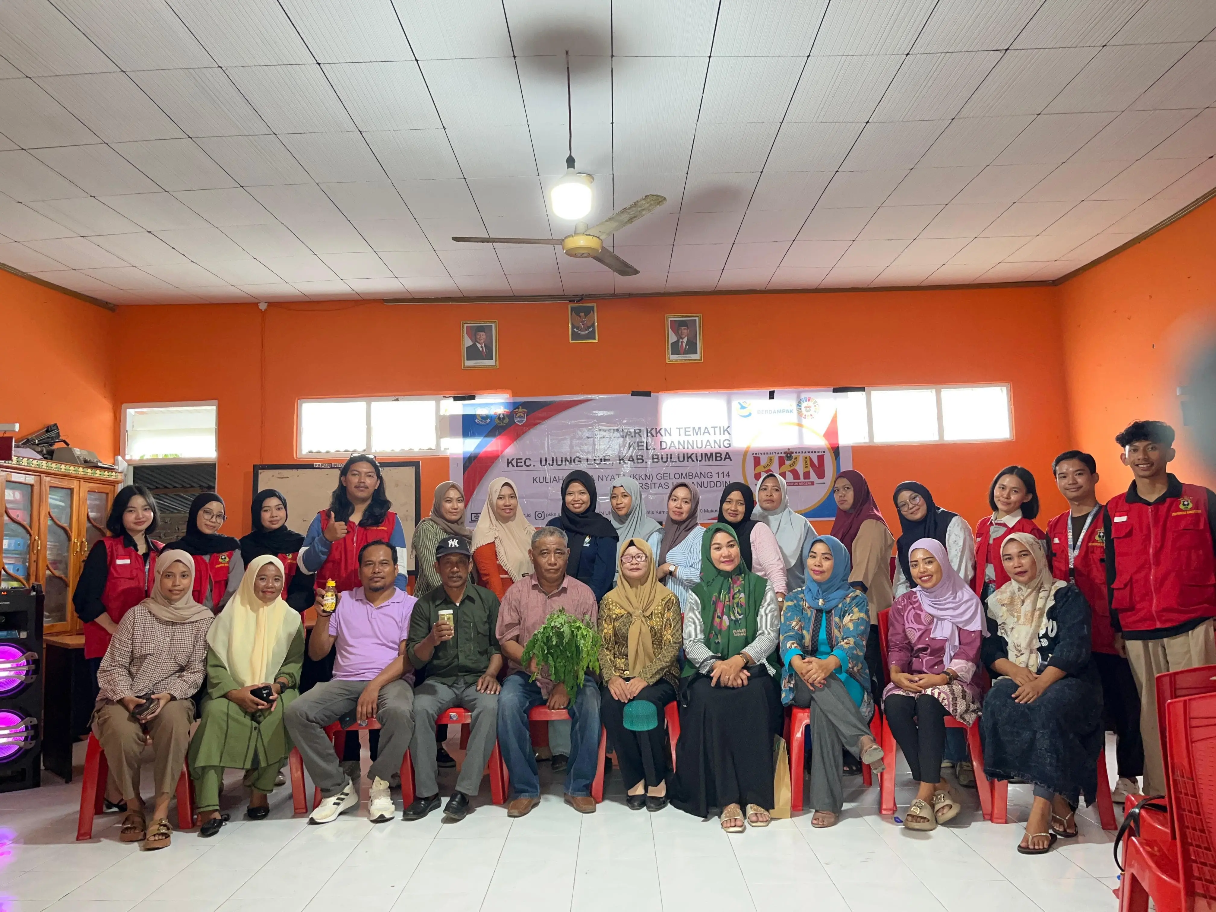 Mahasiswa KKN Unhas Kenalkan Permen Daun Kelor sebagai Camilan Sehat