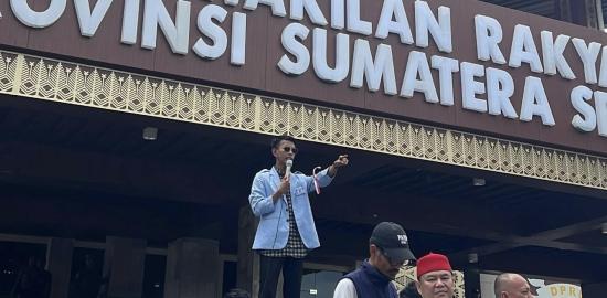 DEMA UIN Palembang Gelar Aksi Di Kantor DPRD Sumsel