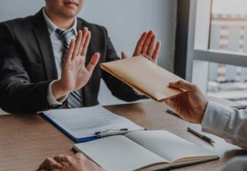 Puasa, Nafsu Kekuasaan, dan Godaan KKN