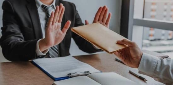 Puasa, Nafsu Kekuasaan, dan Godaan KKN