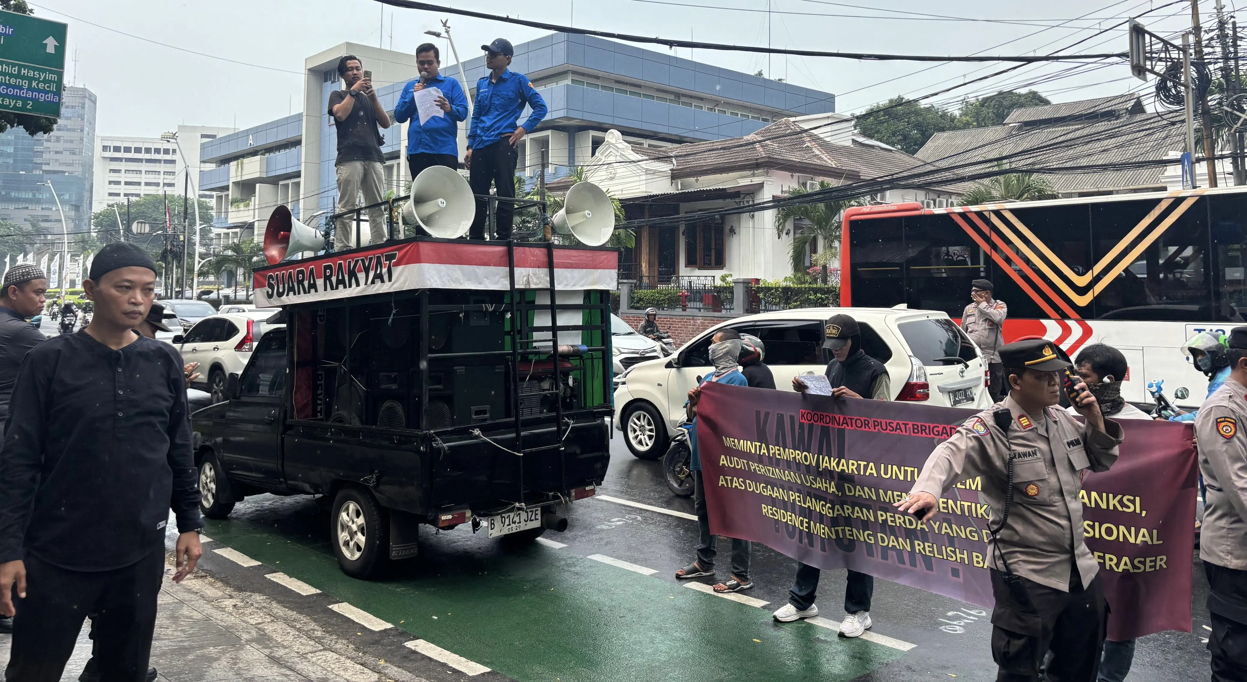 Korpus Brigade PII Geruduk Fraser Residence Menteng, Soroti Dugaan Pelanggaran Perda