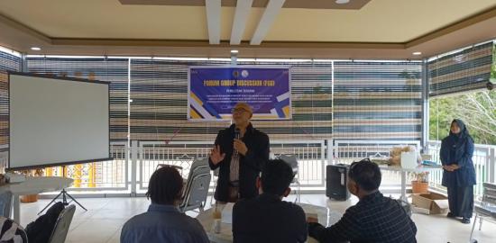 Jangan Dibuang! Selubung Sagu Berguna Tahan Panas Bangunan