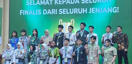 Berheta dan Varrent dari Papua Barat Raih Juara  di Olimpiade Genomik Indonesia 2025