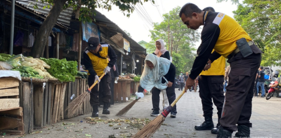 “Jogja Cling”, Wujud Gotong Royong Bersihkan Pasar Giwangan