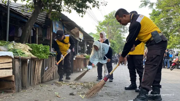 “Jogja Cling”, Wujud Gotong Royong Bersihkan Pasar Giwangan