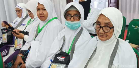 PPIH Sebut Jamaah Perempuan Boleh Gunakan Masker Saat Ihram Jika Kondisi Mendesak