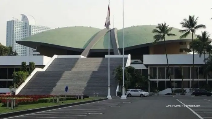 DPR soroti dugaan suap hakim kasus minyak goreng, sebut rakyat jadi korban dua kali