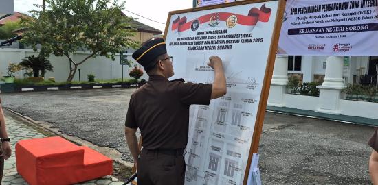 Wilayah Bebas Korupsi Dan Birokrasi Bersih Melayani, Kejari Sorong Canangkan Zona Integritas