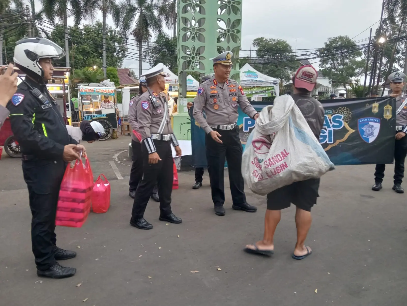 Satlantas Polres Metro Tangerang Kota, Gelar Berbagi Takjil Gratis