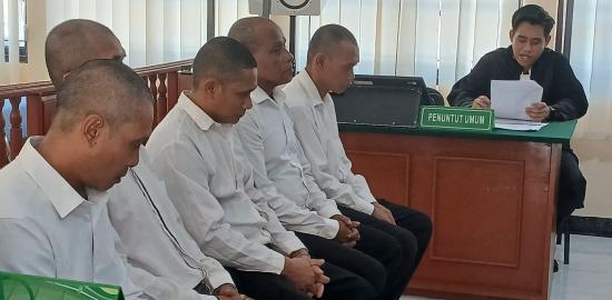 5 Pelaku Tambang Ilegal Di Kabupaten Raja Ampat Jalani Sidang Dakwaan