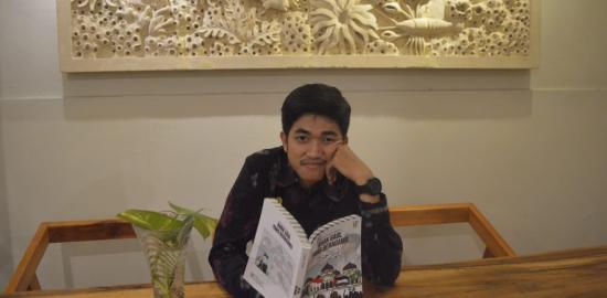 Mengenal Lebih Dekat Opik Dalian, Sang Maestro Gerakan Pelajar Sulteng, Penulis Dan Pelestari Bahasa Dampelas