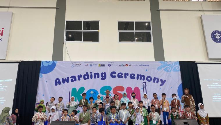 Sukses Gelar Kompetisi Sains Siswa Muslim Indonesia (KOSSMI) 2025, Presiden ABAK Academy: Momentum Pelajar dalam Mengembangkan Sains Indonesia