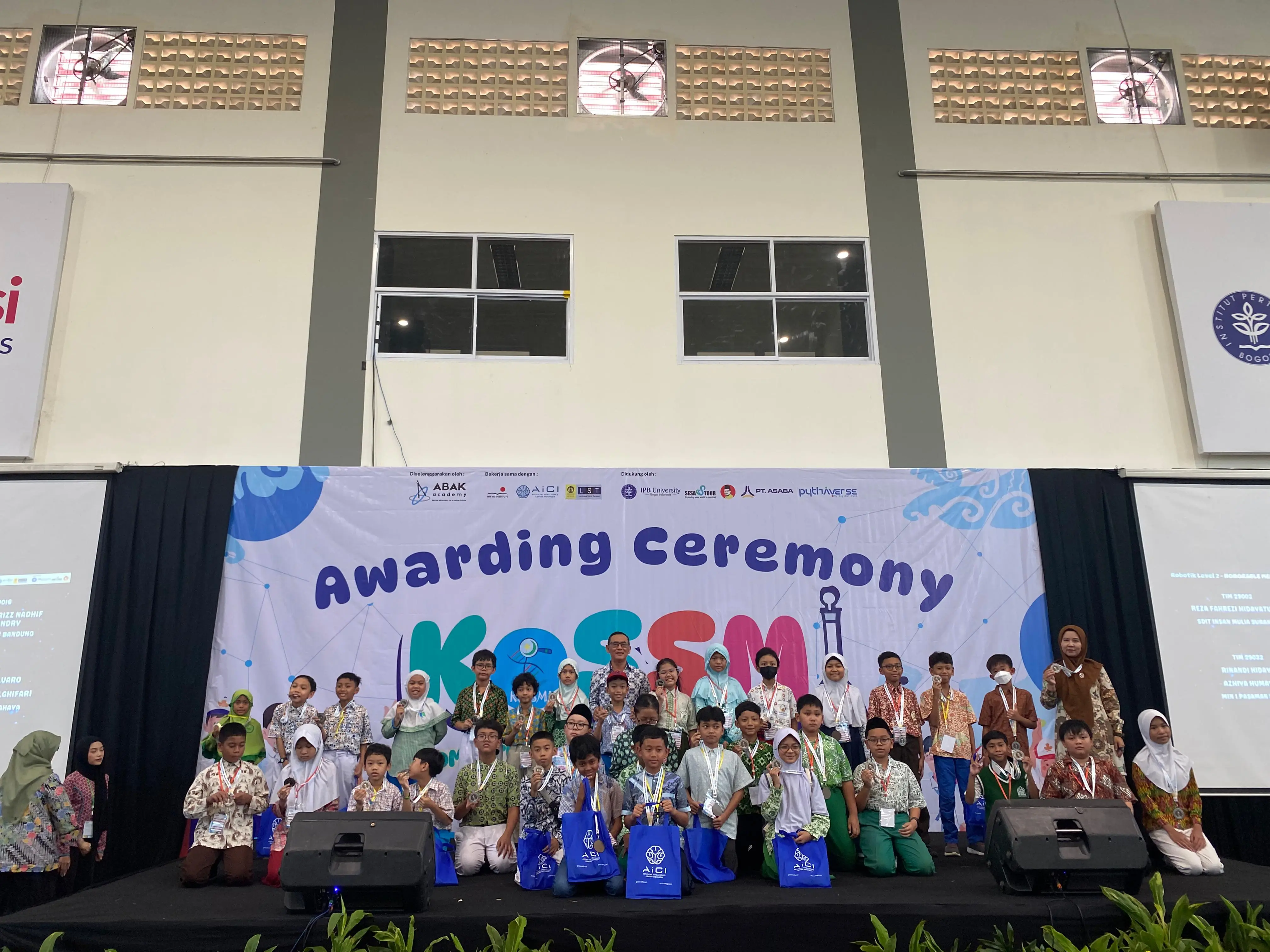 Sukses Gelar Kompetisi Sains Siswa Muslim Indonesia (KOSSMI) 2025, Presiden ABAK Academy: Momentum Pelajar dalam Mengembangkan Sains Indonesia