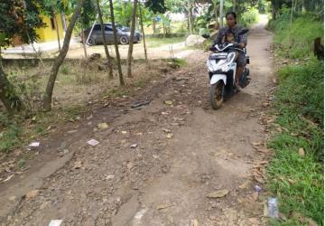 Resah Karena Jalan Rusak, Warga Kelurahan Longsir Cipete Meminta Pemerintah Kota Serang Tidak Tinggal Diam