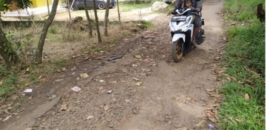 Resah Karena Jalan Rusak, Warga Kelurahan Longsir Cipete Meminta Pemerintah Kota Serang Tidak Tinggal Diam