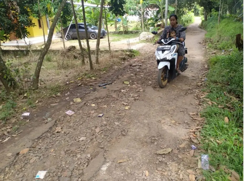 Resah Karena Jalan Rusak, Warga Kelurahan Longsir Cipete Meminta Pemerintah Kota Serang Tidak Tinggal Diam