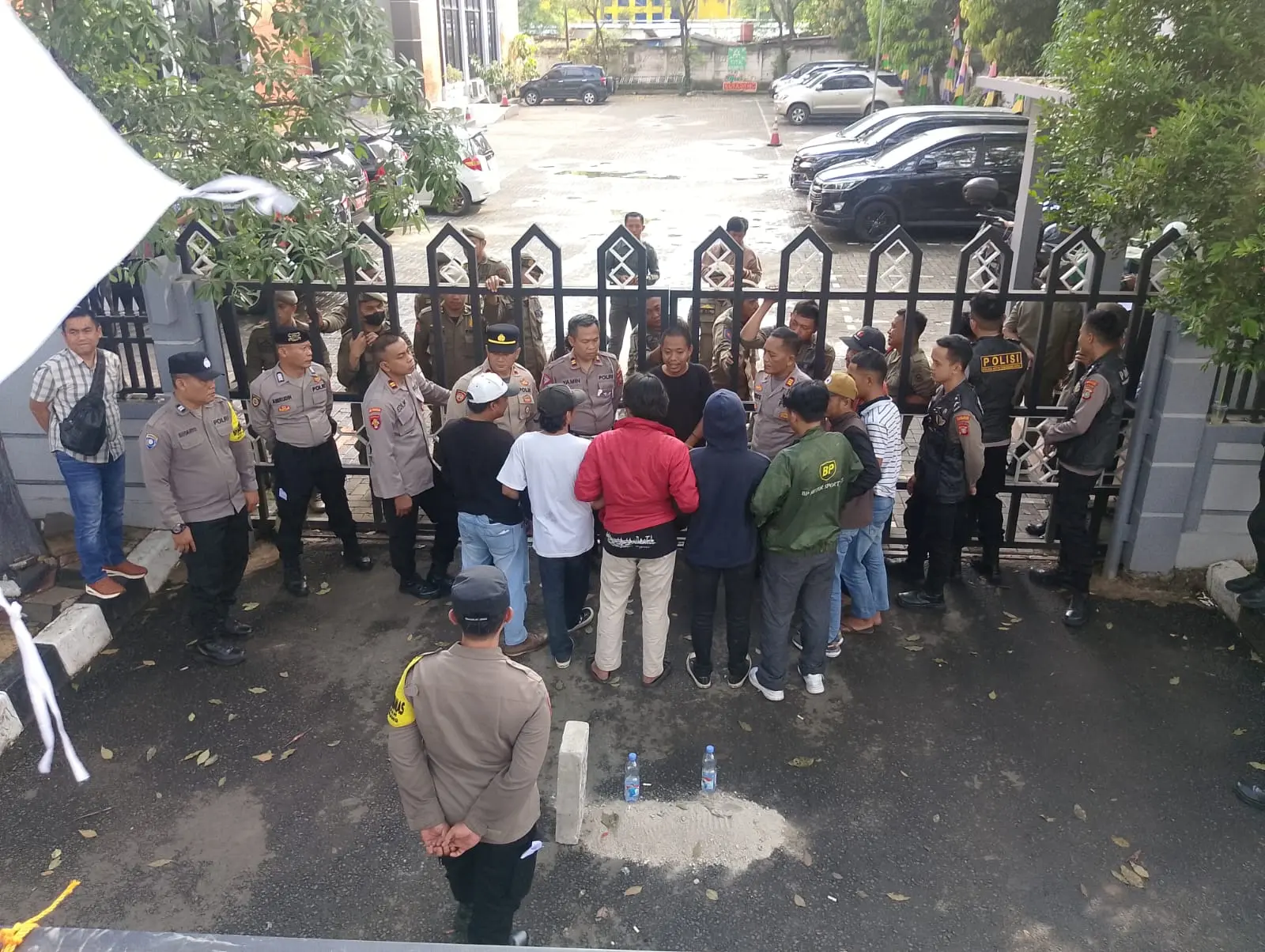 Aktivis Tangerang Gelar Aksi Depan Kantor DPMPTSP, Buntut Lemahnya Pengawasan
