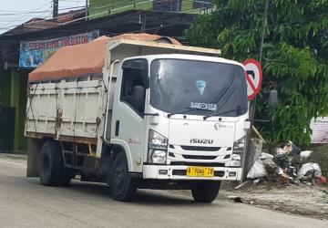 Truk Lalu Lalang di Pagi Hari, Sangat Meresahkan Warga Rangkasbitung
