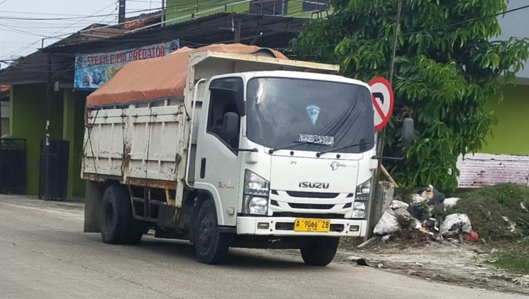 Truk Lalu Lalang di Pagi Hari, Sangat Meresahkan Warga Rangkasbitung