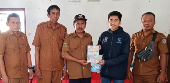 Pemerintah Desa Talaga Apresiasi Kamus Bergambar Bahasa Dampelas