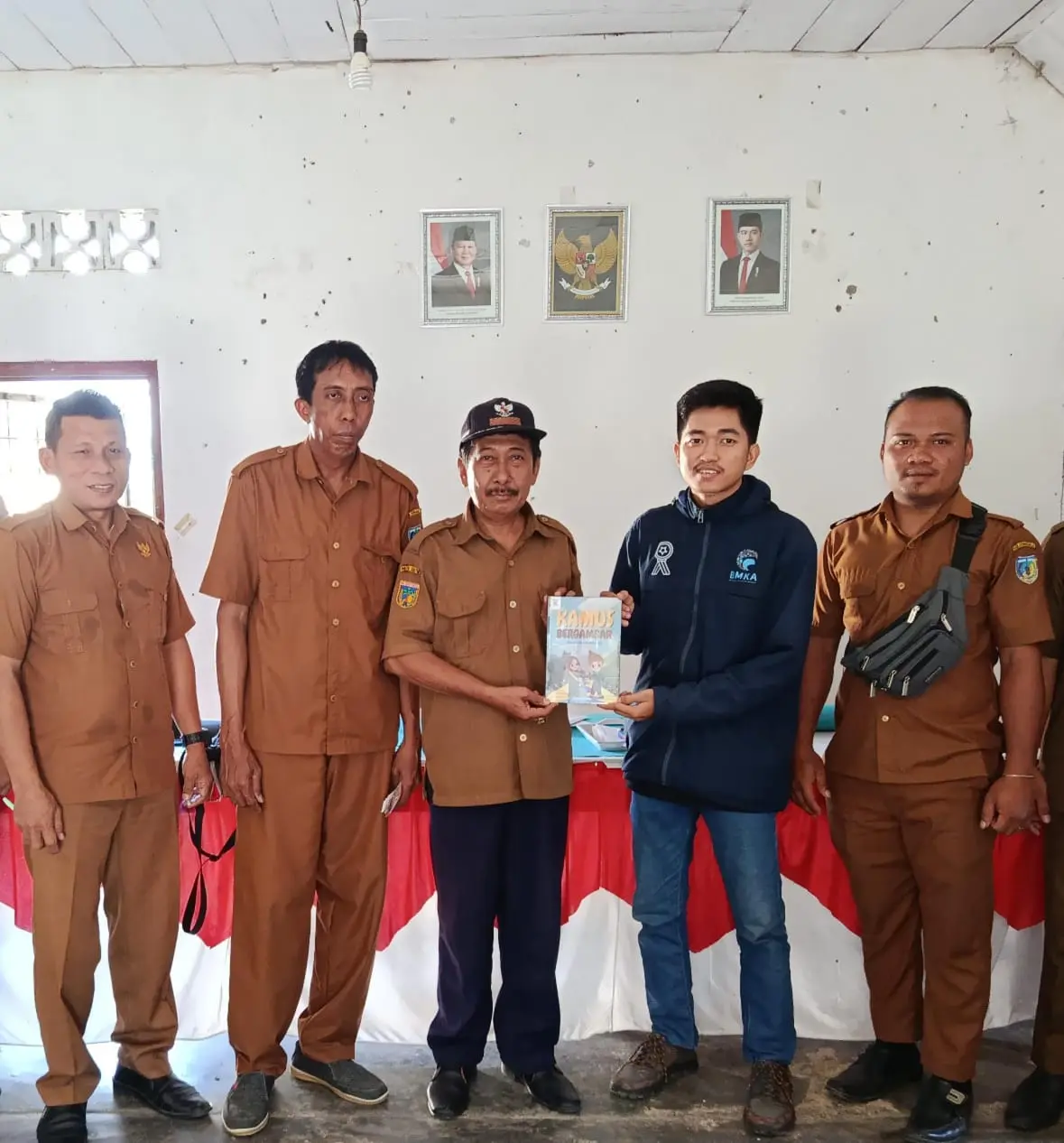Pemerintah Desa Talaga Apresiasi Kamus Bergambar Bahasa Dampelas