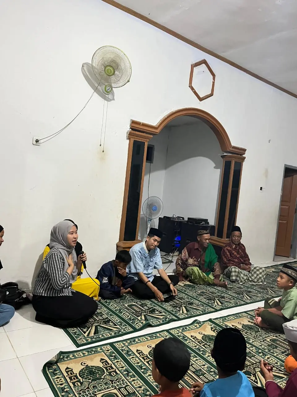 Komitmen Menjaga Generasi Muslim, Pemuda-Mahasiswa Distribusikan Iqra di Kecamatan Dampelas