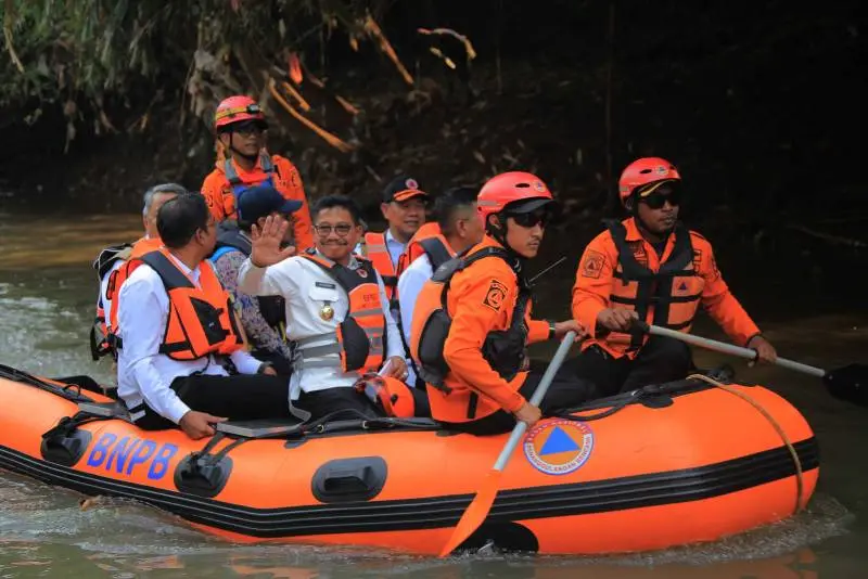 Tiga Kepala Daerah Tangerang Raya, Jelajahi Titik Rawan Banjir di Kali Angke