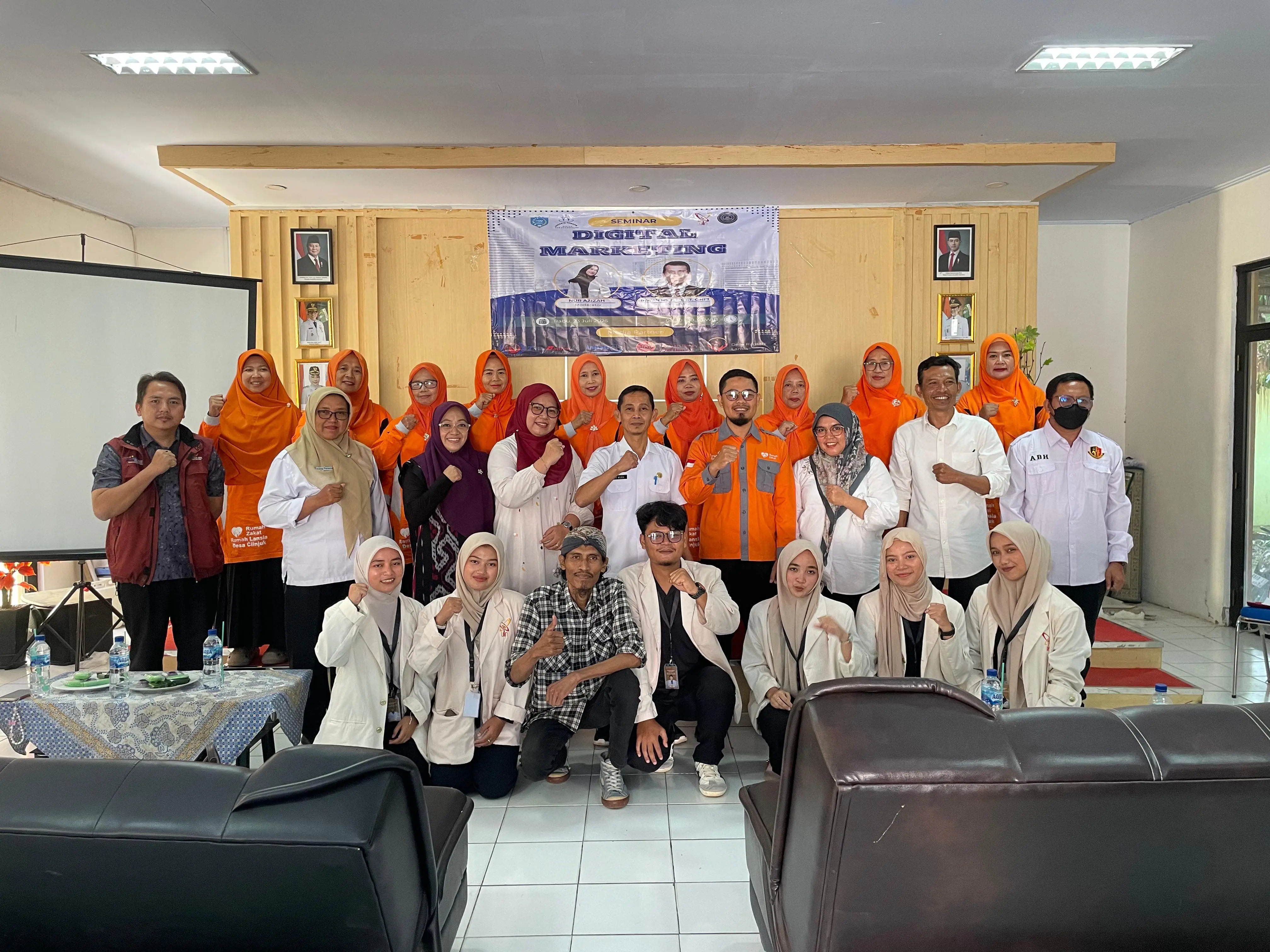 Mahasiswa Kukerta 05 BKI UIN SMH Banten Gelar Seminar Digital Marketing untuk Kader LKS LU Bakti Mulia Berkah Desa Ramah Lansia