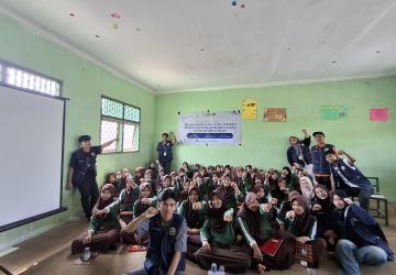"Kukerta 38 UIN SMH Banten Gelar Seminar Literasi Digital: Bekali Generasi Muda Hadapi Dunia Maya Dengan Bijak"